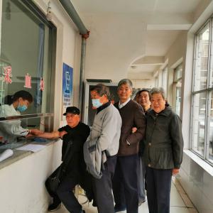 重陽敬老 情暖金秋——集團公司開展敬老助老、關愛老職工活動